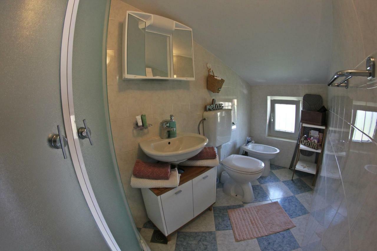 Room And Apartment Doris Lovrecica  Exterior photo