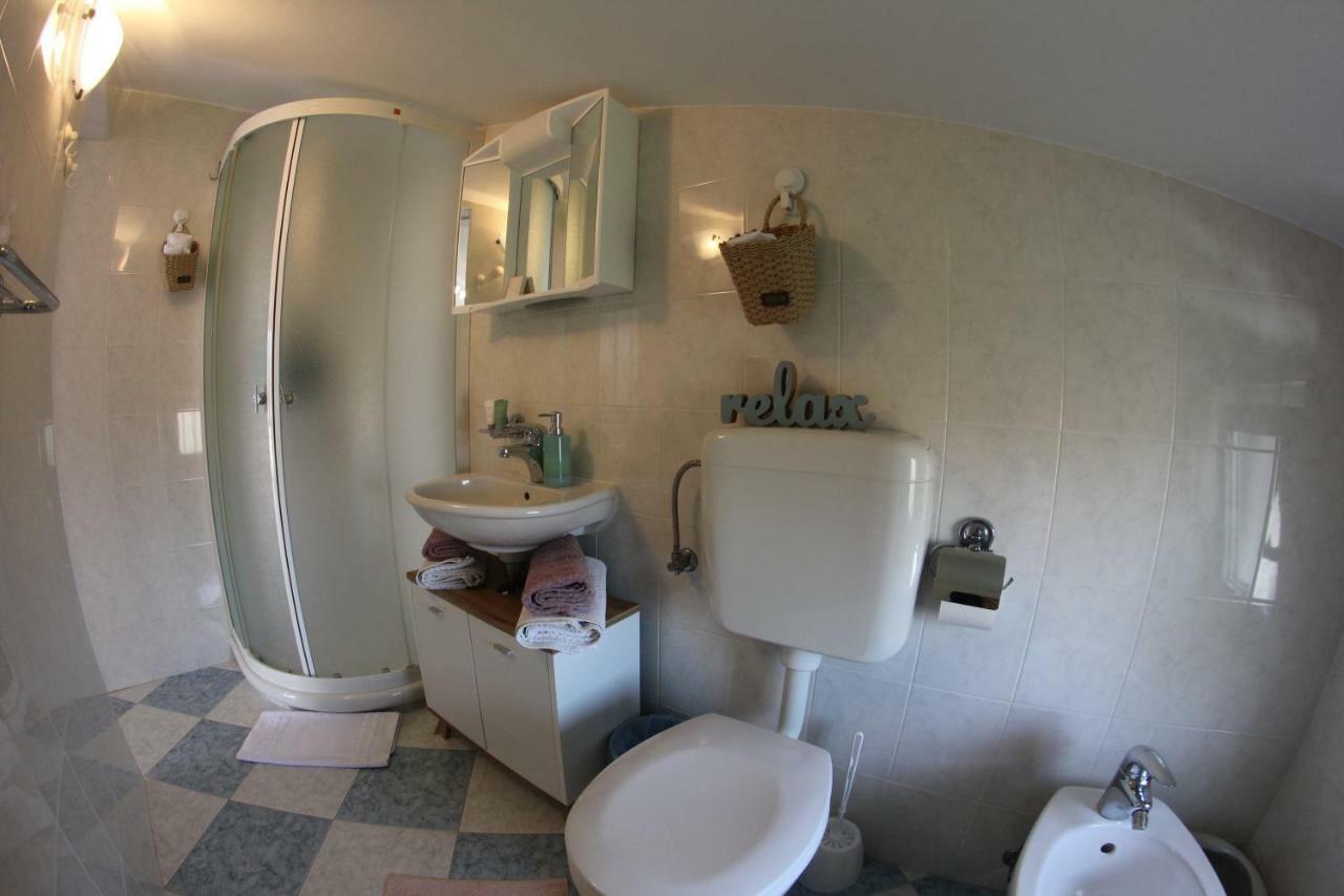 Room And Apartment Doris Lovrecica  Exterior photo