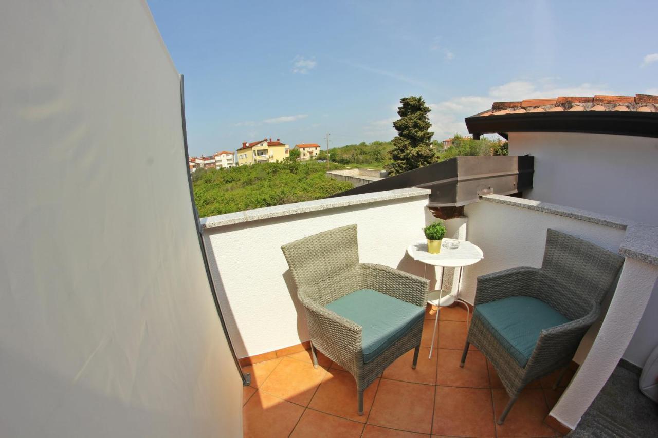 Room And Apartment Doris Lovrecica  Exterior photo